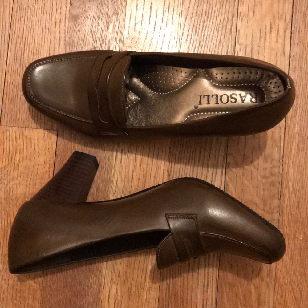 Rasolli size 7 1/2 brown heels.